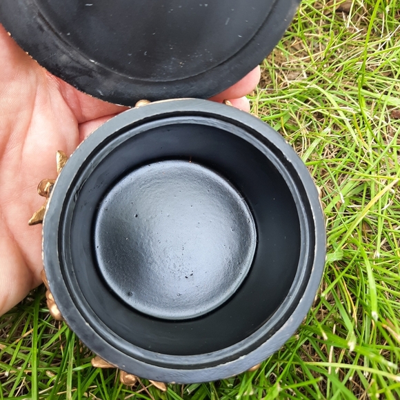 Small Round Gold Metallic 3D Bee Trinket Box - Picture 9 of 10